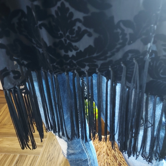 Soft Surroundings Velvet Lace Burnout Kimono with Fringed Hem and Tie Waist. - Picture 4 of 15